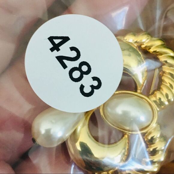 Vintage Pearl Dangle Brooch Ornate Art Deco Silver Shiny 4283 - Picture 7 of 7